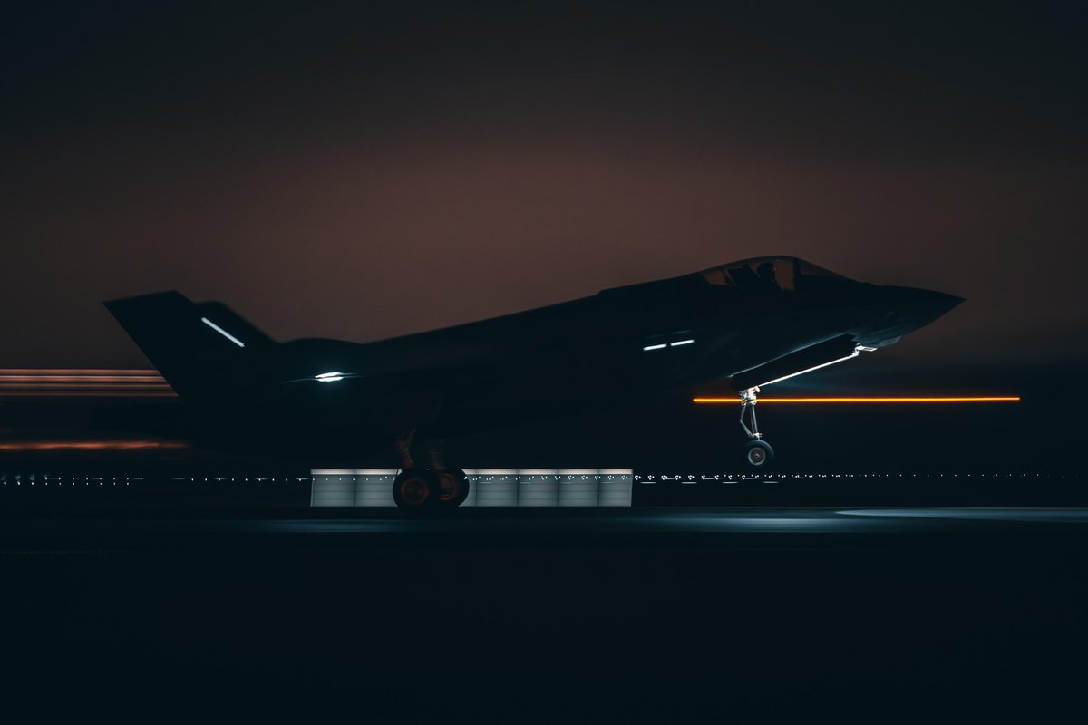 Vliegbasis Volkel tweet media