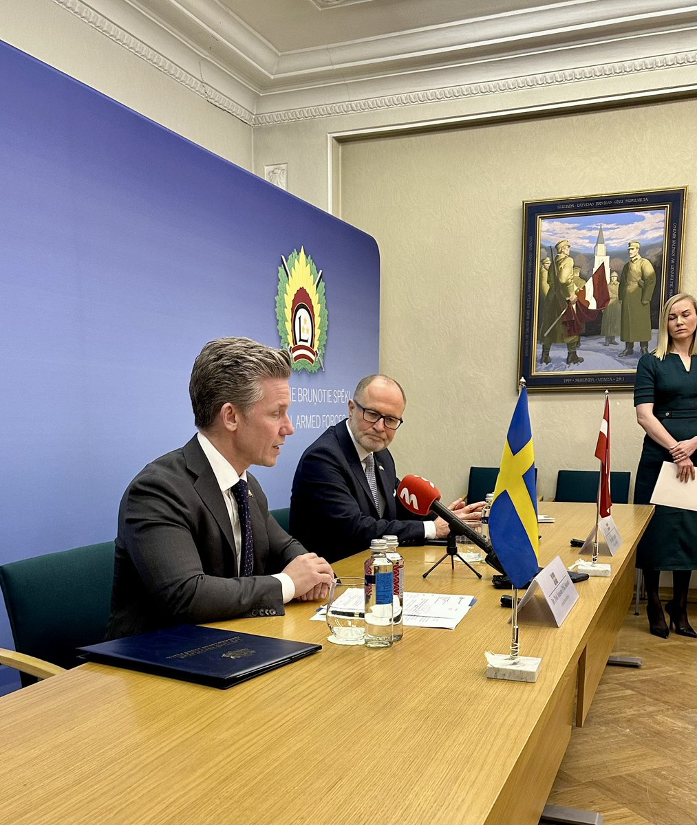 PlJonson's tweet image. Today I’m in Latvia to deepen our close defense ties. This is reflected in Latvia’s planned purchase of 18 Archer artillery systems and its recent order of RBS 70 NG from Saab. Together we strengthen security in the Baltic region.