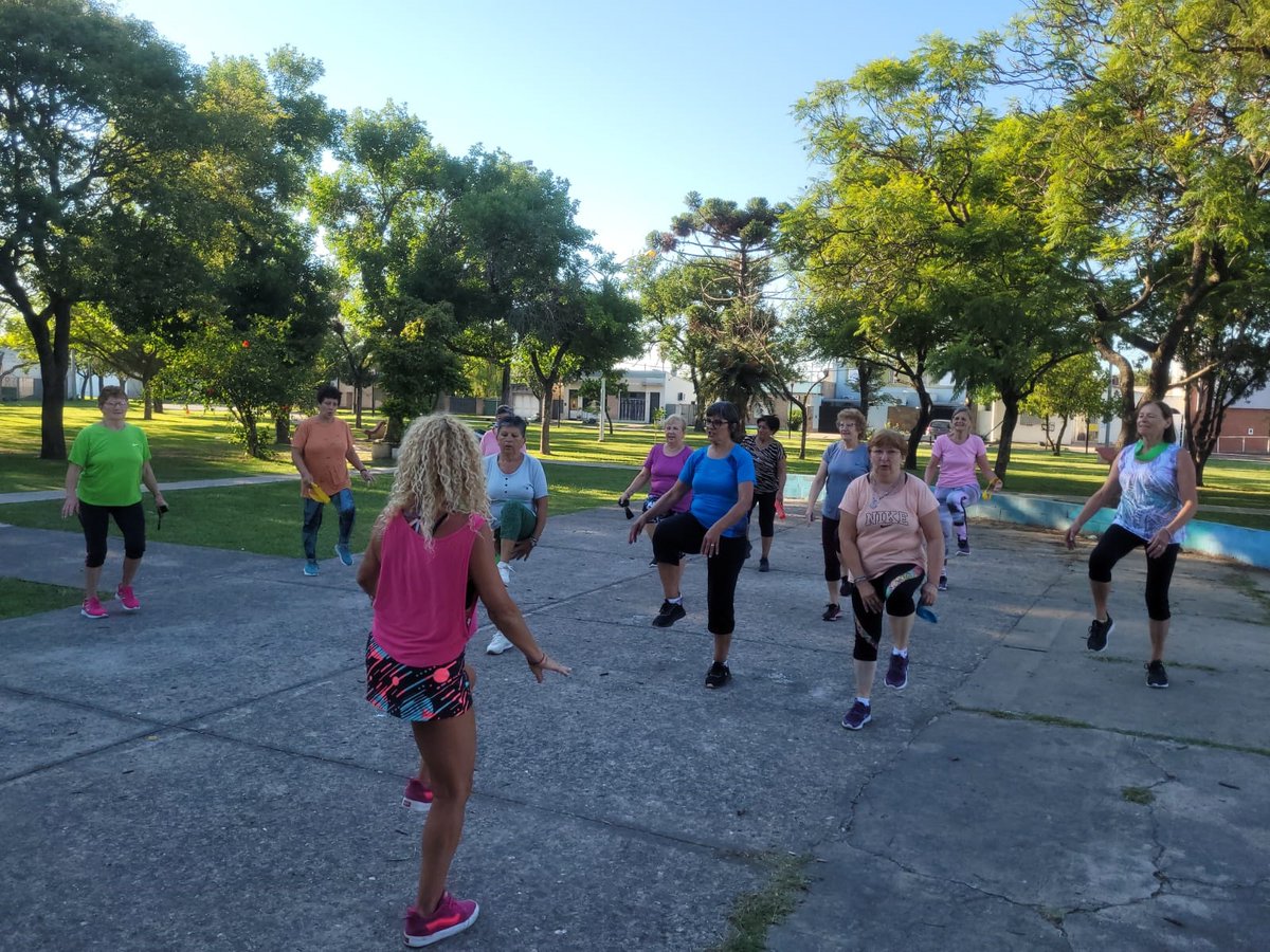 Ritmo, deporte y aire libre: arrancaron los Talleres de Verano. rafaela.gob.ar/Sitio/Noticia.… #RafaelaCiudad