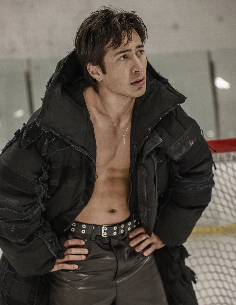 hudsonwupdates's tweet image. Hudson Williams is confirmed to be walking for @Dsquared2 at Milan Fashion Week - his photos can be seen on a board showcasing the models walking the runway during today’s show in the brands latest Instagram post

The show will be live-streamed from 8PM Italy time on their…