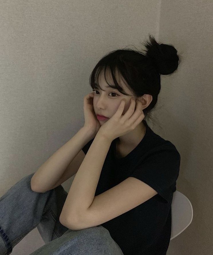 UndercoverVIP's tweet image. 公園のベンチに座って空を見上げたら、飛行機雲がきれいに伸びてて見とれた 👩‍🍳