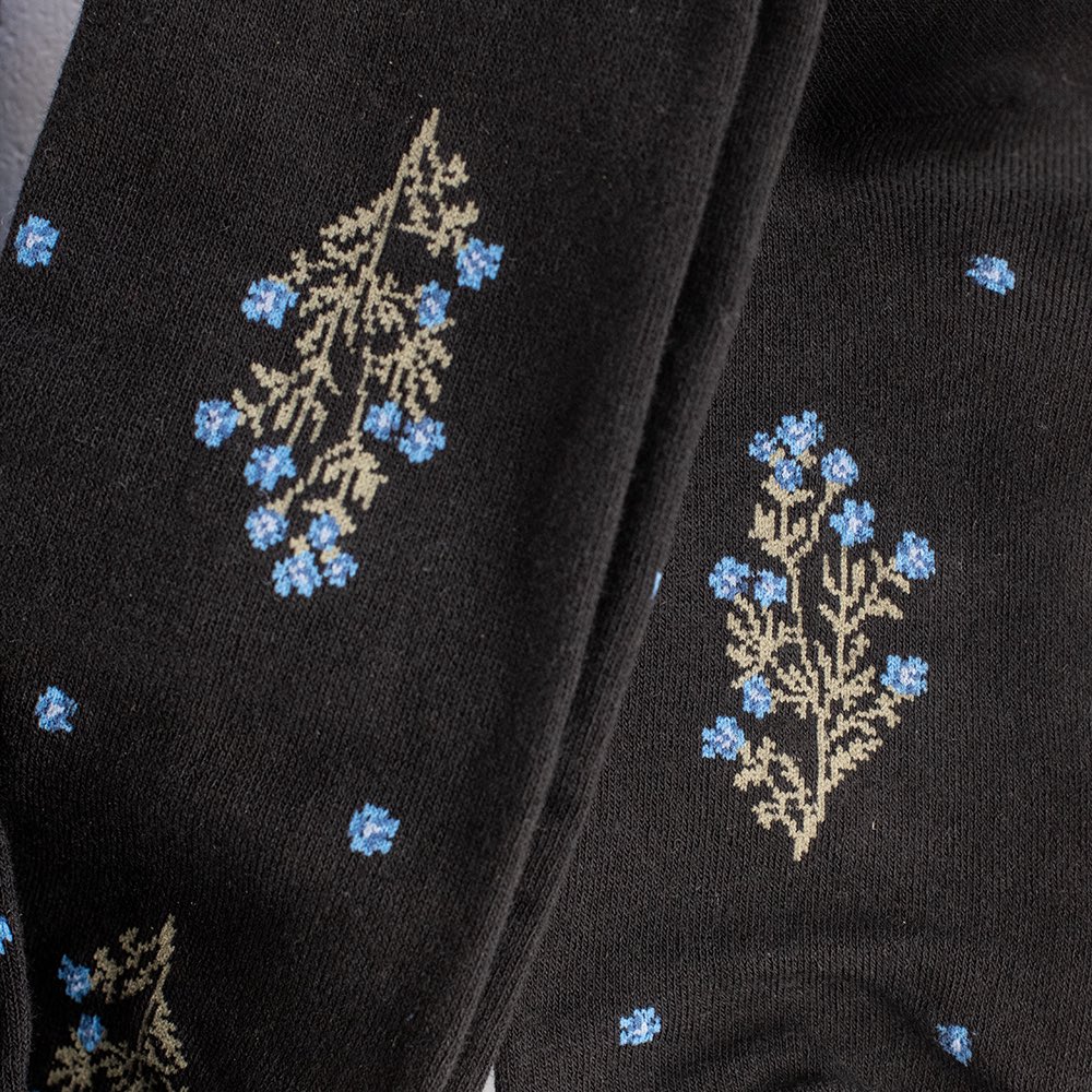 douxdimanche's tweet image. 【おすすめ】
ナタリー・レテさんのイラストがかわいいタイツ。
わすれな草が描かれたものと、
小さなバラのつぼみが描かれたものがあります。

あたたかいのはもちろん、ちらりと見えた時の足元がかわいいので
パンツにもスカートにも合わせたくなるタイツです。
2dimanche.shop-pro.jp/?mode=cate&amp;amp;cbi…