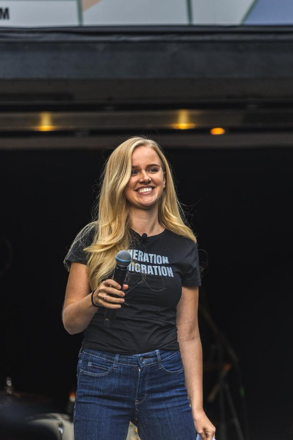 daveatherton's tweet photo. This is the X post, with 7.7 million views, that it is believed motivated Keir Starmer to ban Eva Vlaardingerbroek from Britain. 

It is hard to disagree with her. 

The image is from @TRobinsonNewEra's 13 Sept rally, by @lionandoak https://t.co/fC0S1FUt7k