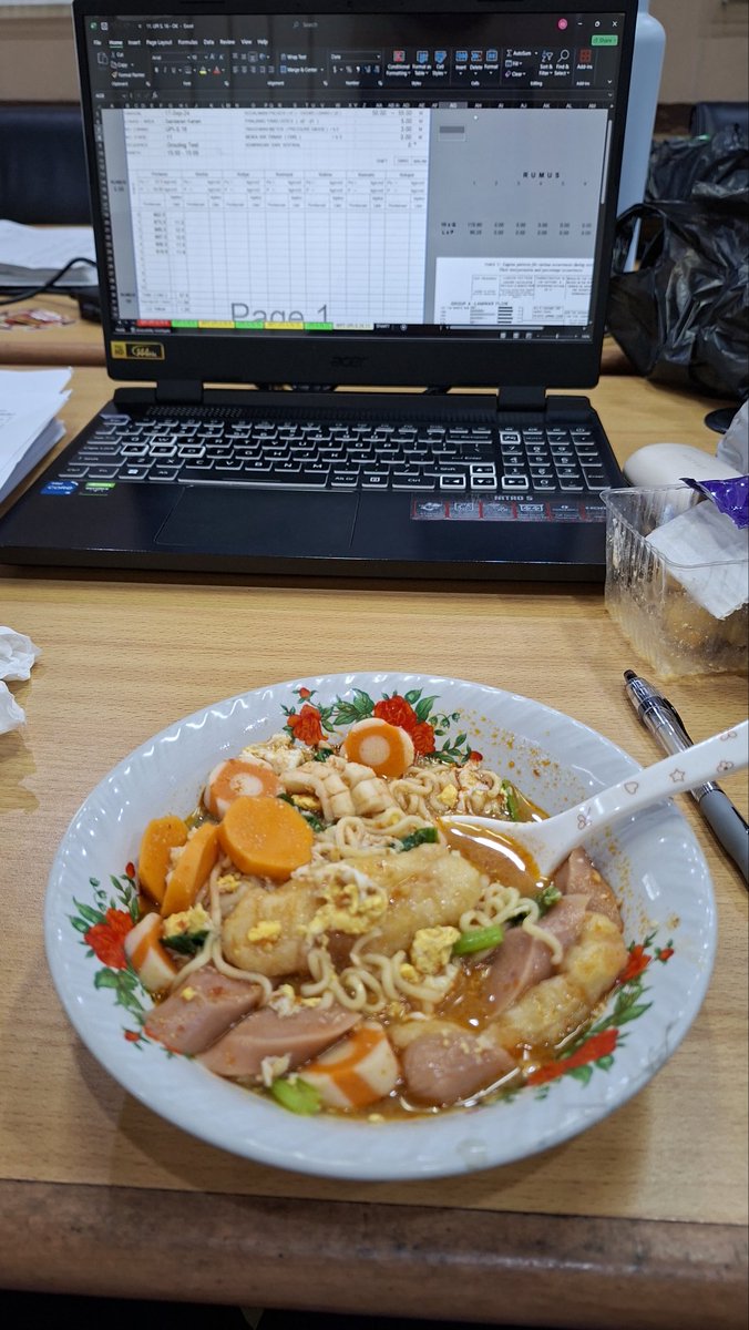 httpslalak's tweet image. "di proyek semua tanggalnya item mbak, jadi gaada libur" DEMMM TGL MERAH MASUK DAN LEMBUR LAGI