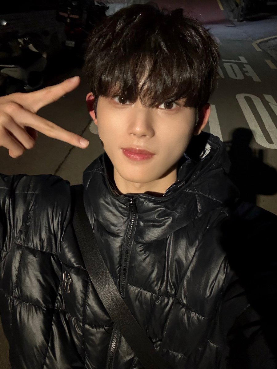 thewind_twt's tweet photo. [#최한빈] 깜짝 셀카📷📷 https://t.co/q5DCr9Pt2Z