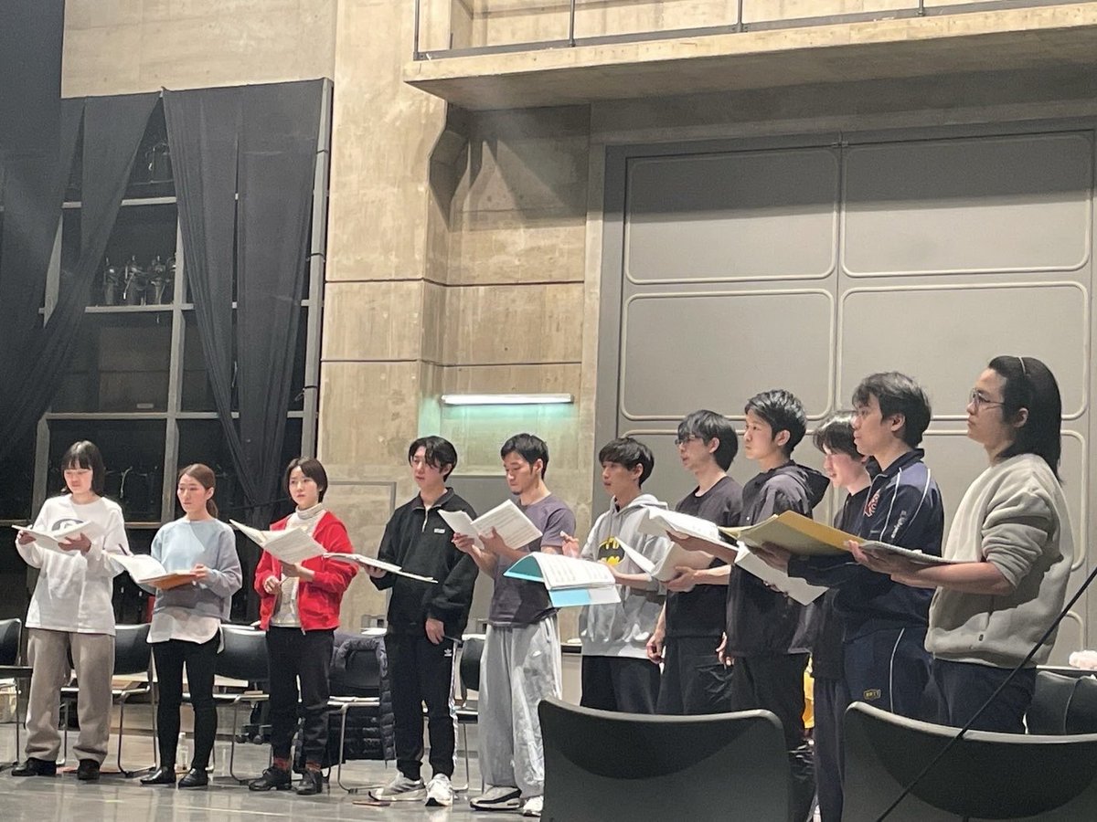 第2期生発表公演『 #アンサンブルデイズ ―彼らにも名前はある―』
昨日、今日は歌稽古を実施🎤🎶
歌声からも、少しずつ作品の世界観が垣間見えるようです👀

🗓2026/3/19(木)～22(日)
📍Bunkamuraシアターコクーン
🎫MY Bunkamura先行発売：2/11(水・祝)10:00～
bunkamura.co.jp/cocoon/lineup/…