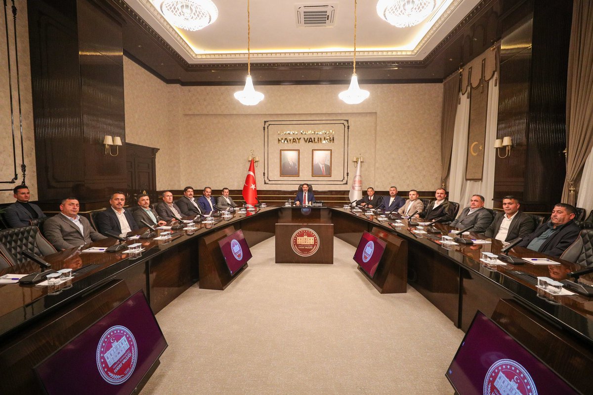 📌 Valimiz Mustafa MASATLI, Antakya Amanoslar İnisiyatifi Üyesi Muhtarlarımızı makamında kabul ederek mahalle bazlı çalışmalar hakkında bilgi aldı.