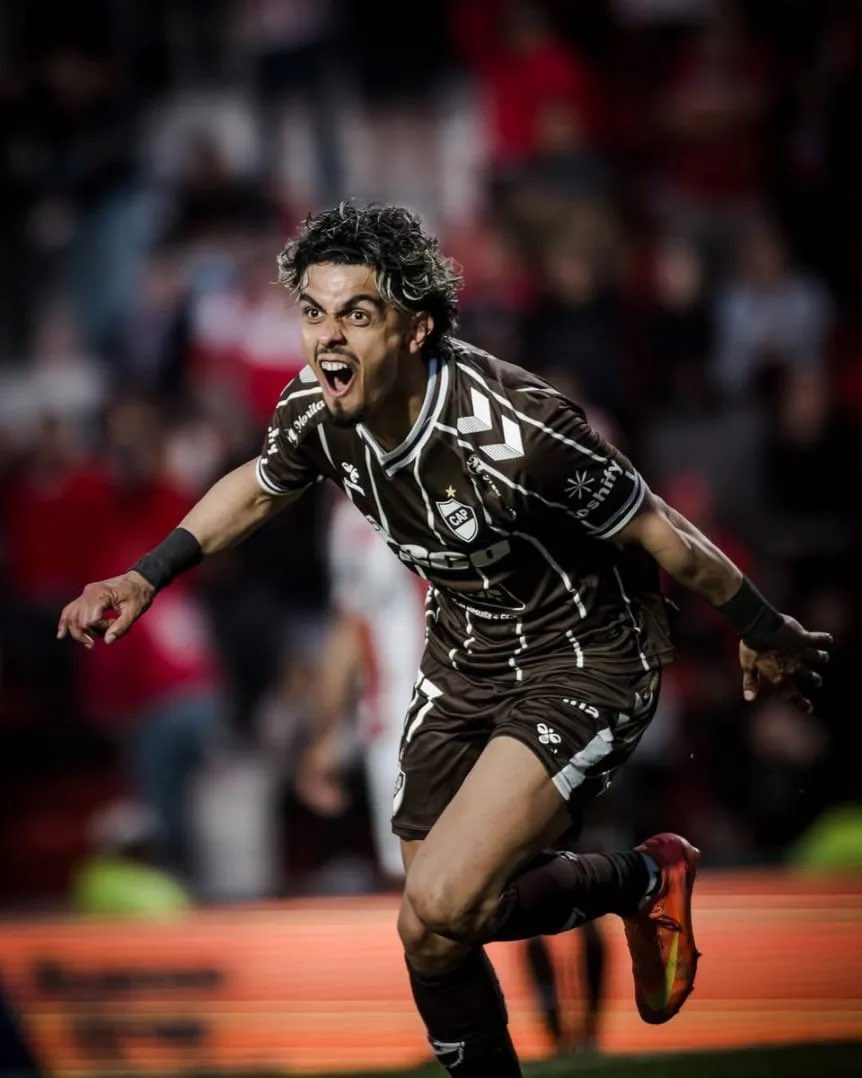 🔝 AMBOS AL CAER

✈️ Hoy #Talleres cerraría las incorporaciones de Diego Valoyes y Ronaldo Martínez.

✅ De no mediar inconvenientes, ambos futbolistas firmarán contrato y se sumarán en los próximos días al plantel de Carlos Tévez.