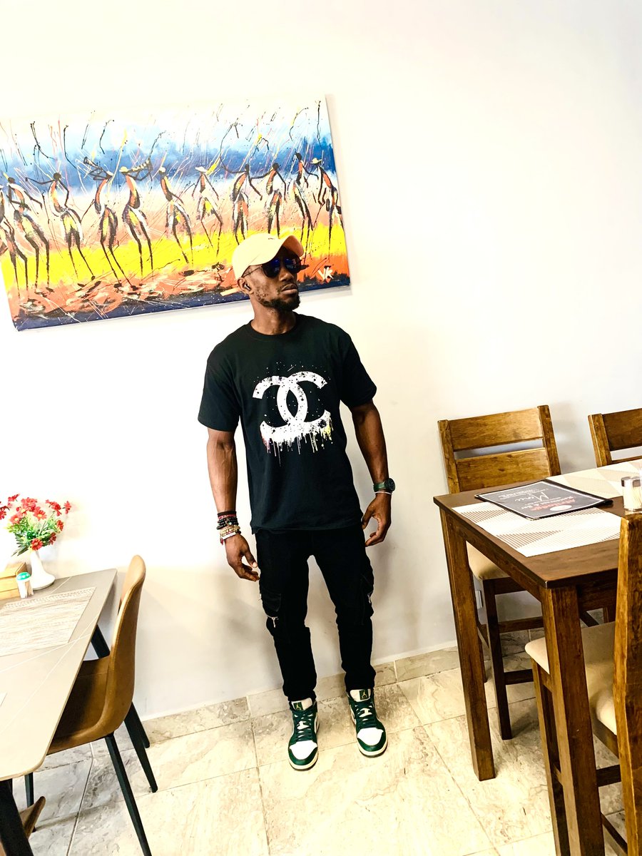 ForeignbaseJ's tweet image. What do you know about this handsome guy?