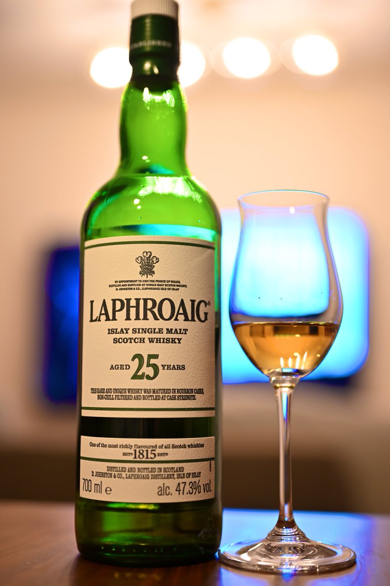 とってもフルーティなラフロイグ

ボディの弱さもなんのその、トロけるエキゾチックフルーツと柔らかに香るバニラ香。溶け込むピートが全体を優しく支えて大変美味い。