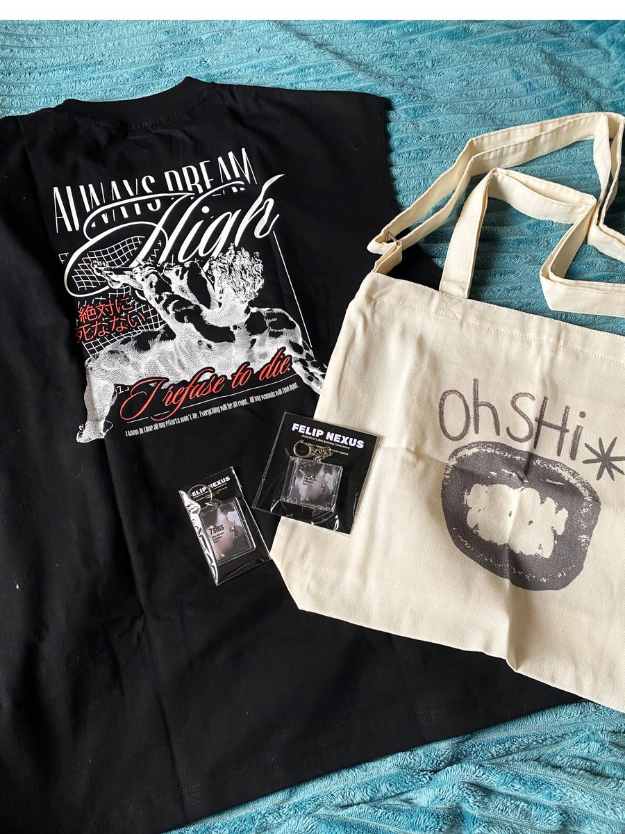 gwentealeaves's tweet image. the muscle tee and tote from the birthday crowdfunding headed by @team_superiors 
ang ganda! also nagamit ko na yung tote so tried and tested na!
ang ganda rin ng keychain from @_siwperiors 🥰

#FELIPNexus
#FELIP #SB19_KEN