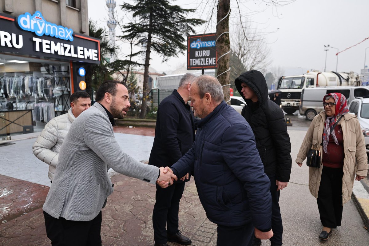 Cuma namazı sonrasında Serdivan Belediye Başkanımız Sayın Osman Çelik ve İlçe Başkanımız Sayın Yusuf Haldızoğlu ile birlikte esnafımıza selam vererek hayırlı işler diledik.