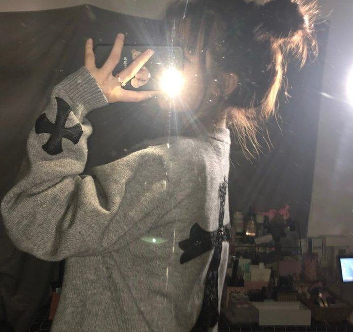 WASINA_BP's tweet image. カフェで隣のテーブルのカップルの話し声が気になって、本に集中できない 🤑