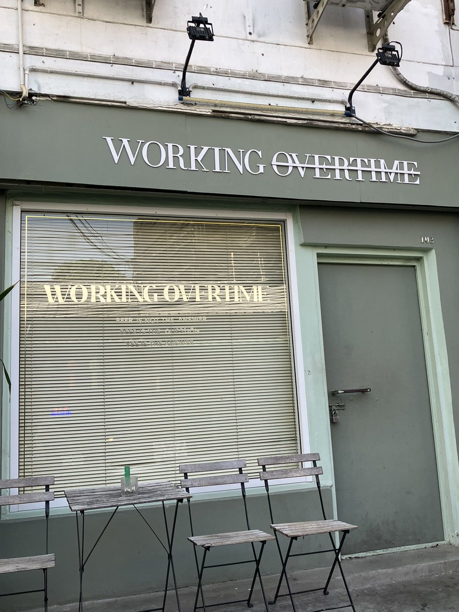 AlastairAKAmrA's tweet image. แต่พูดถึงร้านเหล้าจริง ๆ โดนใจตอนเดินผ่านร้านนี้ เสียดายไม่ได้ผ่านตอนค่ำ คือชอบมาก555555555555