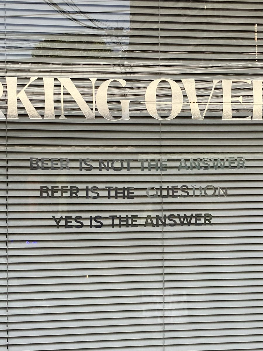 แต่พูดถึงร้านเหล้าจริง ๆ โดนใจตอนเดินผ่านร้านนี้ เสียดายไม่ได้ผ่านตอนค่ำ คือชอบมาก555555555555