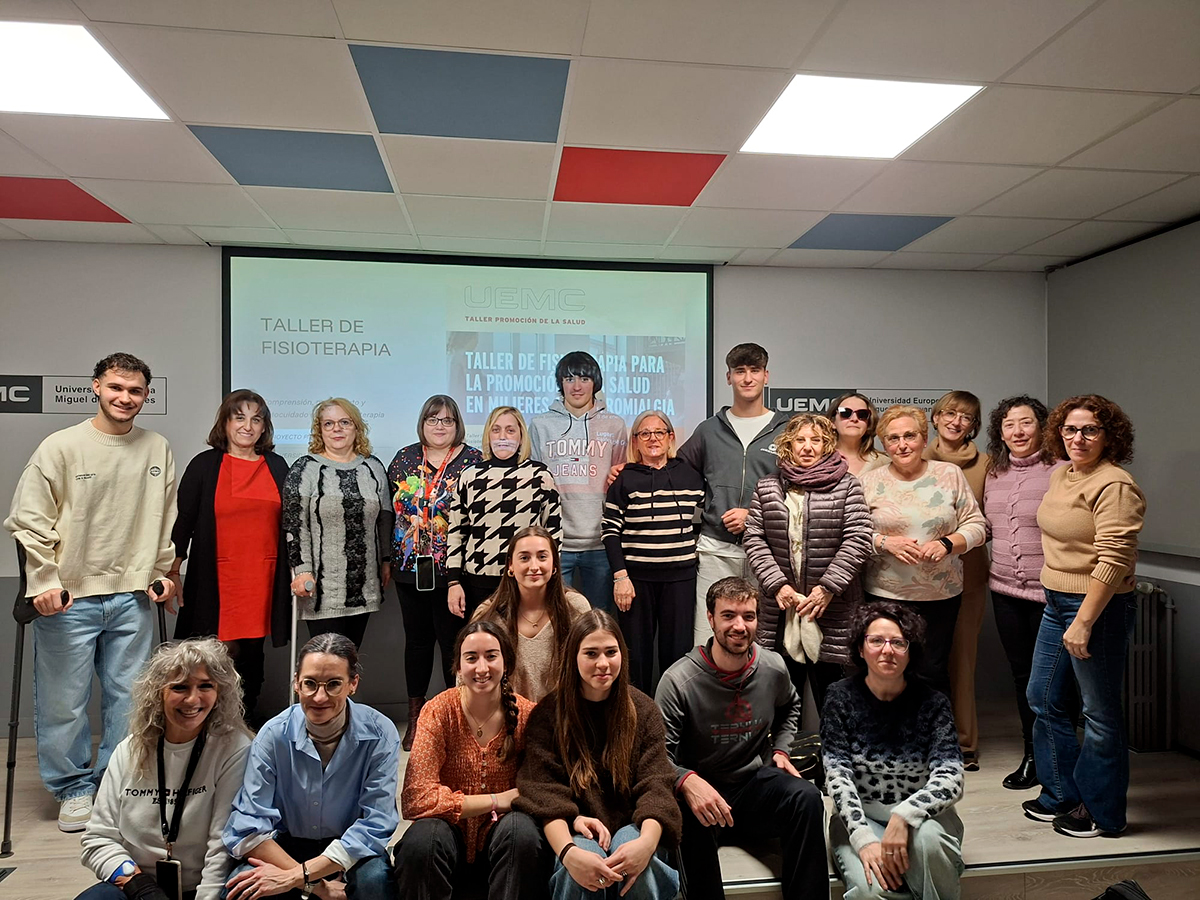 │🗣️ Jornada│Estudiantes del Grado en #Fisioterapia de la <a href="/UEMC/">UEMC</a> desarrollaron un taller de promoción de la salud dirigido a mujeres de la Asociación de Fibromialgia y Síndrome de Fatiga Crónica de Valladolid (<a href="/aficro_vall/">Aficrovall</a>), dentro del proyecto PIE #FibroINN.