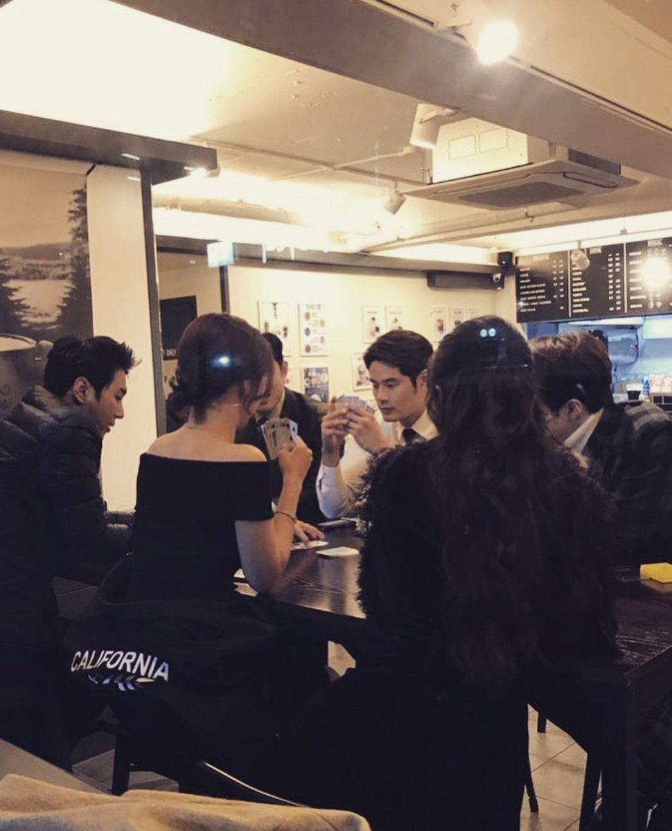 와 갤러리 정리하다 찾음
타이타닉 때 서경soo님이랑 재환이 사진인데 지금 둘이 롤라랑 찰리로 다시 샤롯데에서 만날거라 상상이나 했을까