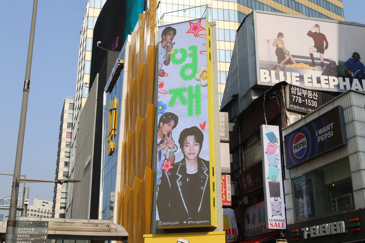 OT7Ahga's tweet image. Our Youngjae ad for the StarVibe December Solo Choice is now up on the Myeongdong Red Eye LED Screen in Seoul 💚🇰🇷

Congratulations @ChoiArs_YJ and everyone who made this possible! 🥹 Thank you @starvibe2015 😊

#YOUNGJAE #영재 @YOUNGJAExArs 🍓