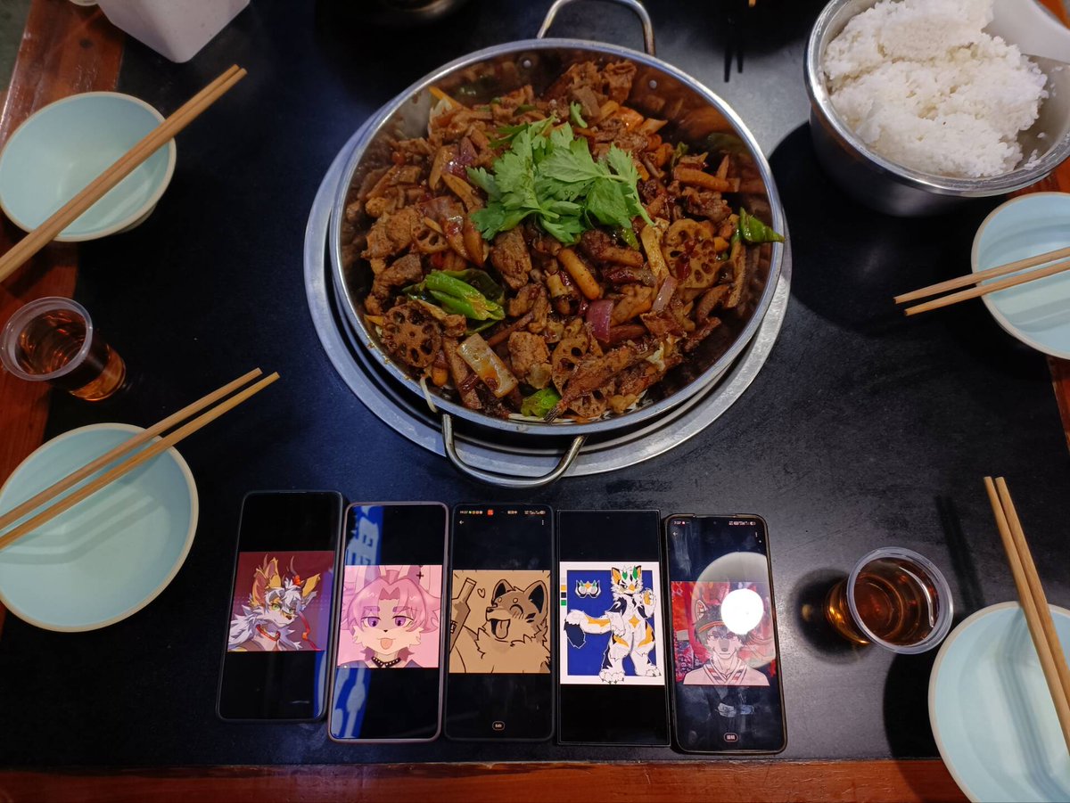 GlassFoxowo's tweet image. 来重庆玩！偶遇 @Im_CanDo @minzhen2005 @Cauchy_wood @meako214848