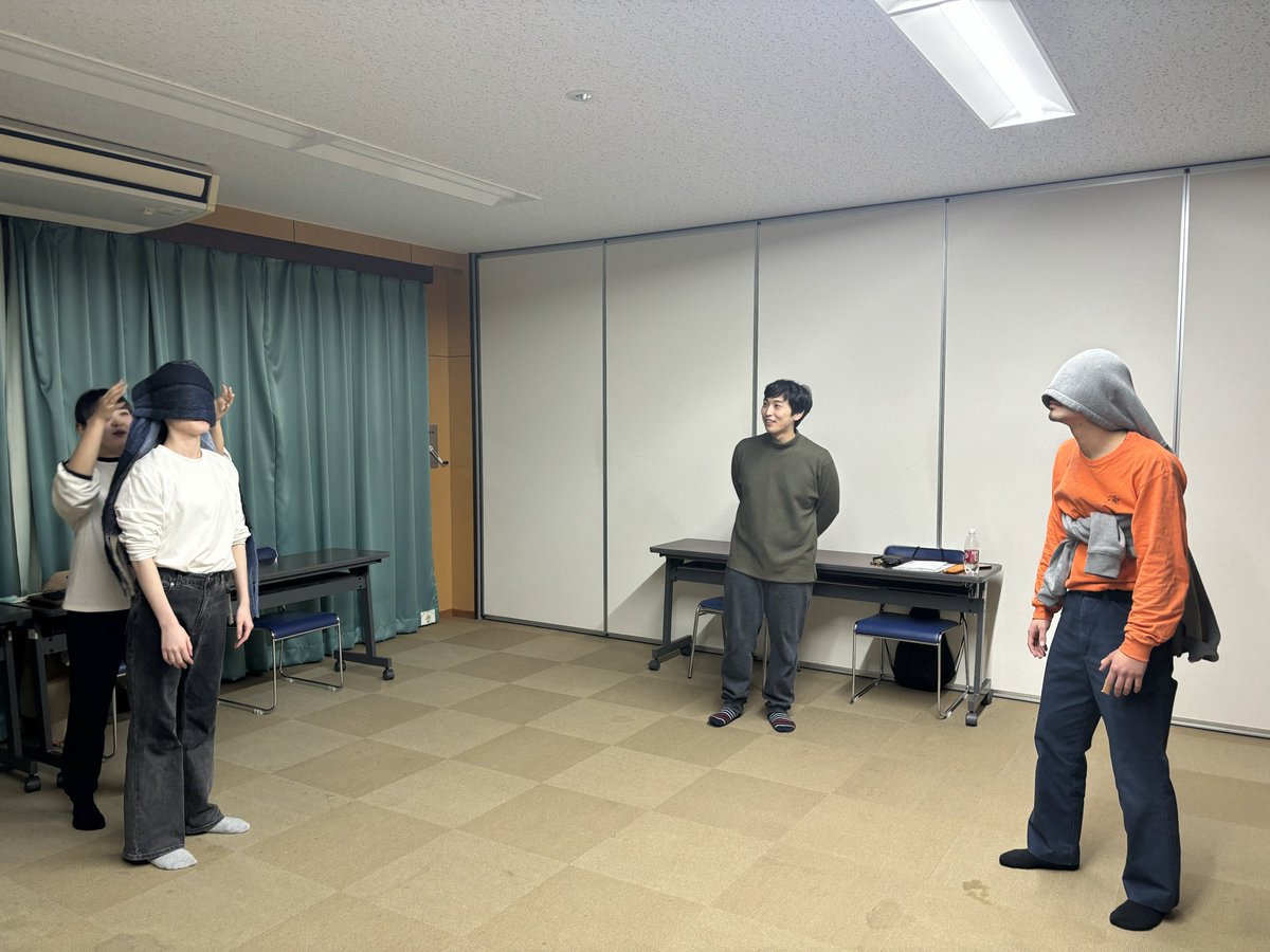 先日は勉強会でした。
みんな身体を使いながら、今回の舞台に必要な身体や考えを身につけていっています。

次回は読み合わせ。
楽しみです。

#劇団夢珉
#無花果
#演劇