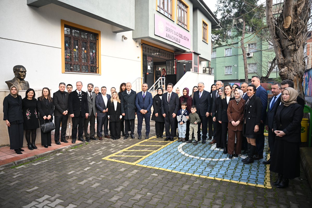 bursailmem16's tweet photo. 2025-2026 Eğitim Öğretim Yılı Birinci Dönem Karne Töreni, Sayın Valimiz Erol Ayyıldız ve il protokolünün katılımıyla Şerife Bacı Özel Eğitim Anaokulunda gerçekleştirildi.

@tcmeb @BursaValiligi @GurhanCokgezer #bursamem https://t.co/W249C37bti