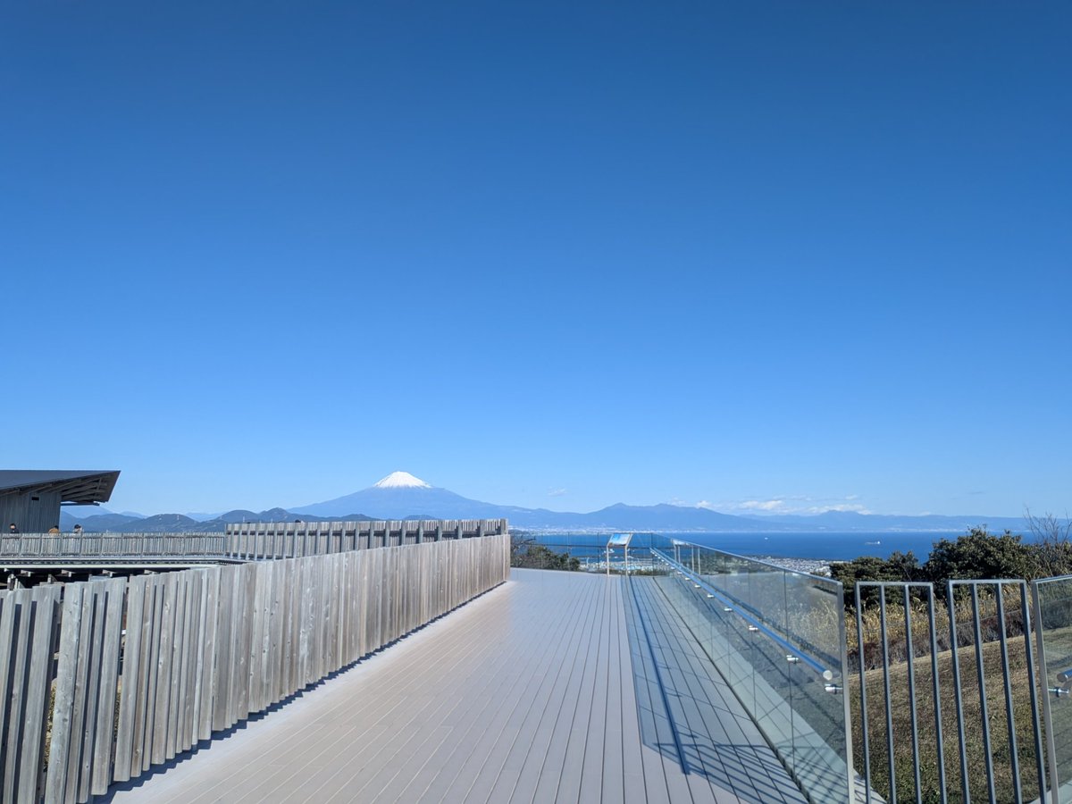teraszyb's tweet photo. 日本平から見える富士山と海 https://t.co/8M4c5mPWoN