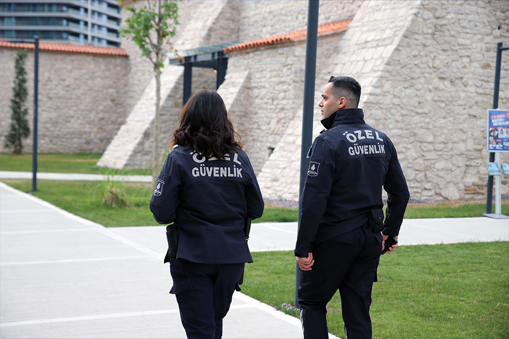 Türkiye’de 385 bin  özel güvenlik görevlisi aktif çalışıyor

Türkiye’de kamu ve özel sektörde 385 bin özel güvenlik görevlisi aktif olarak çalışıyor.

Özel güvenlik hizmetleri eğitimden istihdama, kişi korumadan tesis güvenliğine kadar geniş bir alanda...

ozelguvenliktv.com/turkiyede-385-…