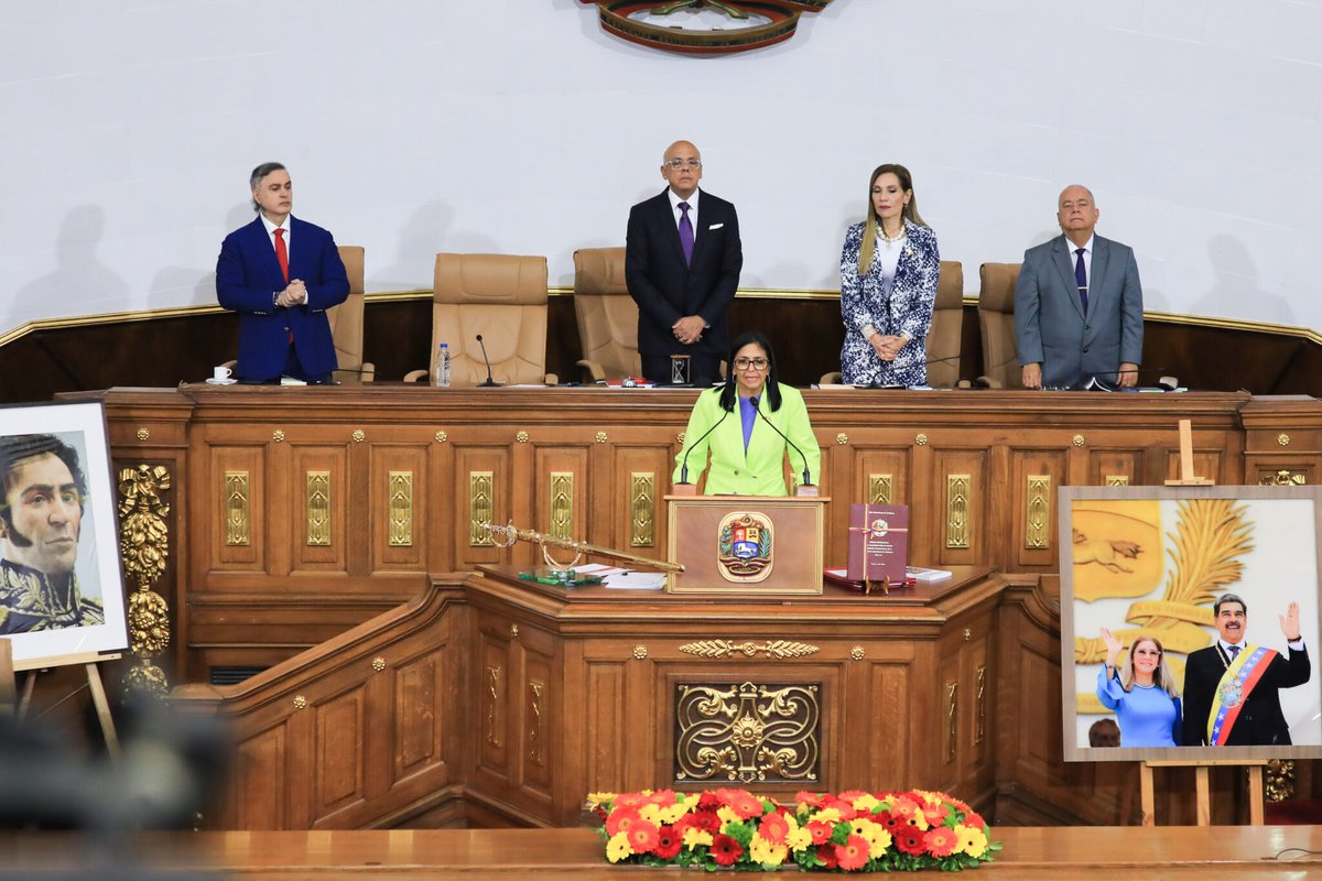 Pdta. (E) de la República Bolivariana de Venezuela, <a href="/delcyrodriguezv/">Delcy Rodríguez</a>, informó que gracias al modelo de los CPP, en el año 2025 se logró una inversión cerca de los 900 millones de dólares al sector hidrocarburos, produciendo 1 millón 200 mil barriles de crudo.

#15Ene