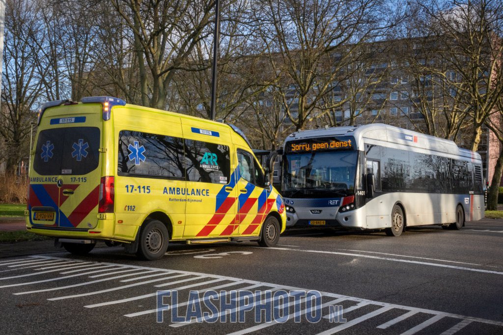 Bus moet hard remmen, passagier gewond in Vlaardingen