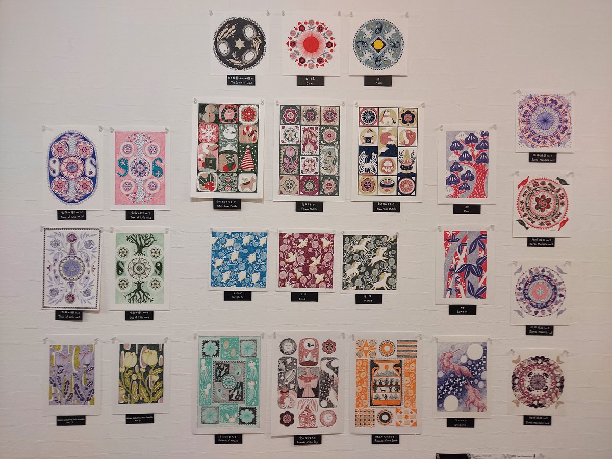 Oklahomabb37's tweet image. “NEW YEAR exhibition 2026” @betweengallery 見た。
さみやこし(@samiyakoshi1)さんの作品目当てで見に行ったのだけれど、崔 由依子さんの距離でかなり印象の変わる現代日本画や音楽で芸大出ている異端の経歴なShirokawaさんの神秘的な抽象画めいた図案のような作品も素敵だった。 

#感想