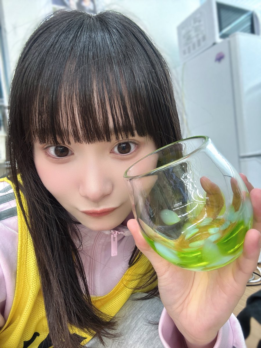 yamano_arisu's tweet photo. 完成したグラスと写真撮りました💚🩵✨️
とっても綺麗で素敵です꒰՞ɞ̴̶̷̥⩊ɞ̴̶̷̥꒱֯♡
#ニアジョイ https://t.co/yNgDJGRj1c