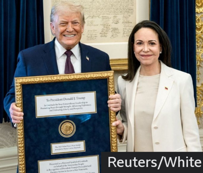 TheRealThelmaJ1's tweet image. Just look at this pathetic loser holding someone else's prize