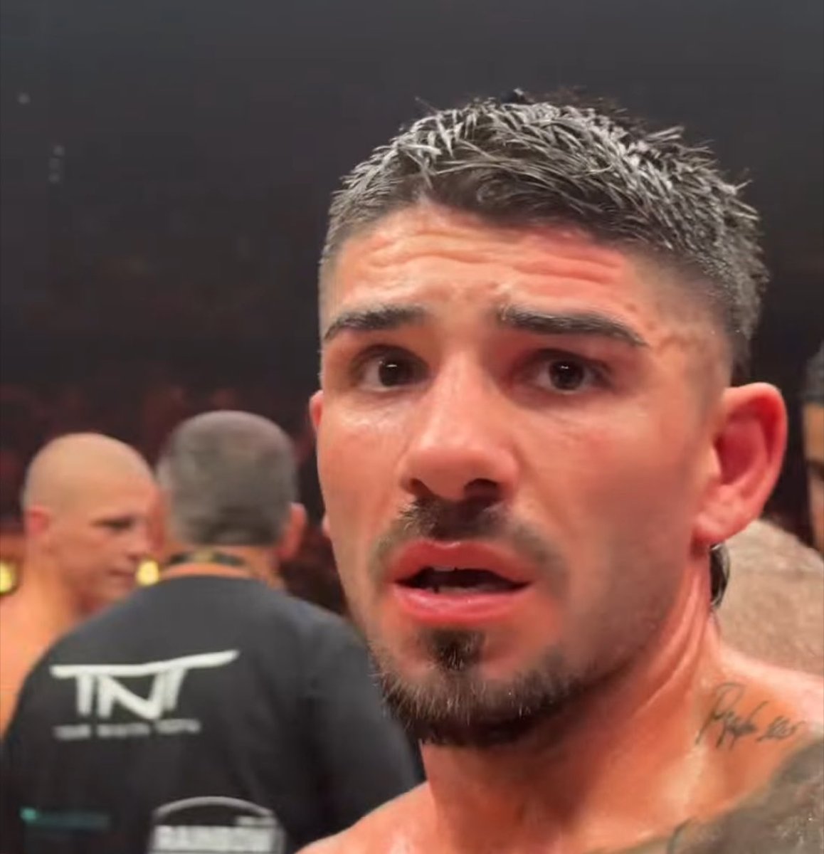 Squirtwars's tweet image. One of these guys kept fighting and one is a bitch!  #TszyuZerafa