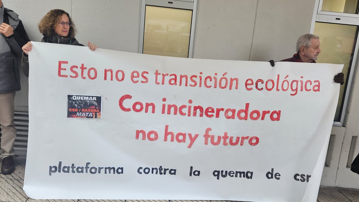 DiegoRuizdelaP's tweet image. Quemar basura mata. Llevamos años diciéndolo, como los y las vecinas de #Mieres, que no quieren una incineradora innecesaria que contaminará no solo las cuencas mineras sino todo el área central de #Asturies.
#NoALaQuema #CSR_Mieres