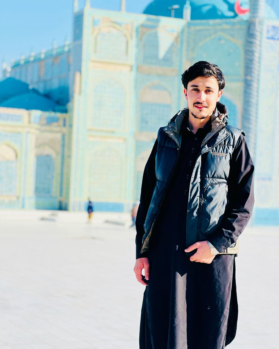 SamimTanvir2's tweet photo. ژوند
ژوند که یوازې یو تعریف هم ولري؛ هغه به مبارزه او عمل وی. ژوند یوازې په تقدیر پورې منحصر نده، ژوند د قیمتي غمیو ډک هغه سمندره ده چې څوک پکې ډوب او څوک یې له قیمتی غمیو سره پر سر مستي کوي، او دقیقا دا هماغه کسان دي چې مبارزه یې کړې او ژوند یې په همدې تعریف پیژندلی.
#تنویریات https://t.co/46UYk3Ue5H