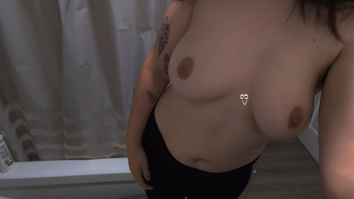 pastelghoulie's tweet image. happy Friday 😋🩷