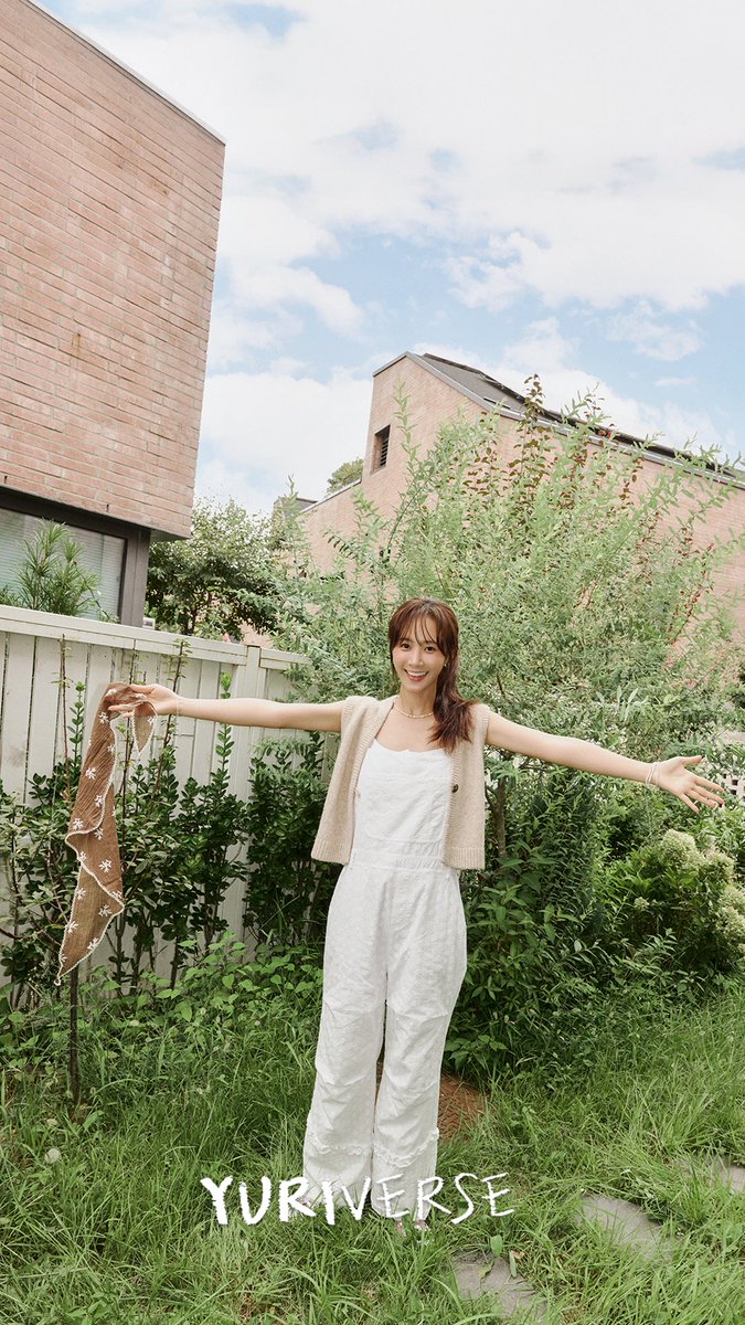 KwonYuriMY's tweet photo. Keep posting about need the HD version of #YURIVERSE photo and here it is ~ new wallpaper for us are here guys 😍!! Mandusss save it !! There's a version with no watermark too ~

https://t.co/HcL5B2GX1h https://t.co/BfsRVgub2h