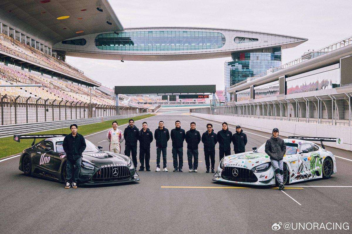 withdy_s75's tweet image. เห็นในทวิตกระทิงแดง มีคนบอกว่าอยากเห็นวอปในการาซเรดบูลที่เซี่ยงไฮ้กรังด์ปรีซ์ เราก็อยากเห็นน แต่วอปคือ นอกจากขายกระทิงแดง ก็ยังขายออดี้(ออดี้เดบิวต์เอ้ปวันปีนี้พอดี 555) ขายคาสตรอล (ที่เป็นพาร์ทเนอร์ของออดี้) และจะขับเมิ้คลงแข่งจีทีในปีนี้ ถ้าไปก็ไม่รู้จะต้องแวะการาซไหนก่อนเลย 🤣