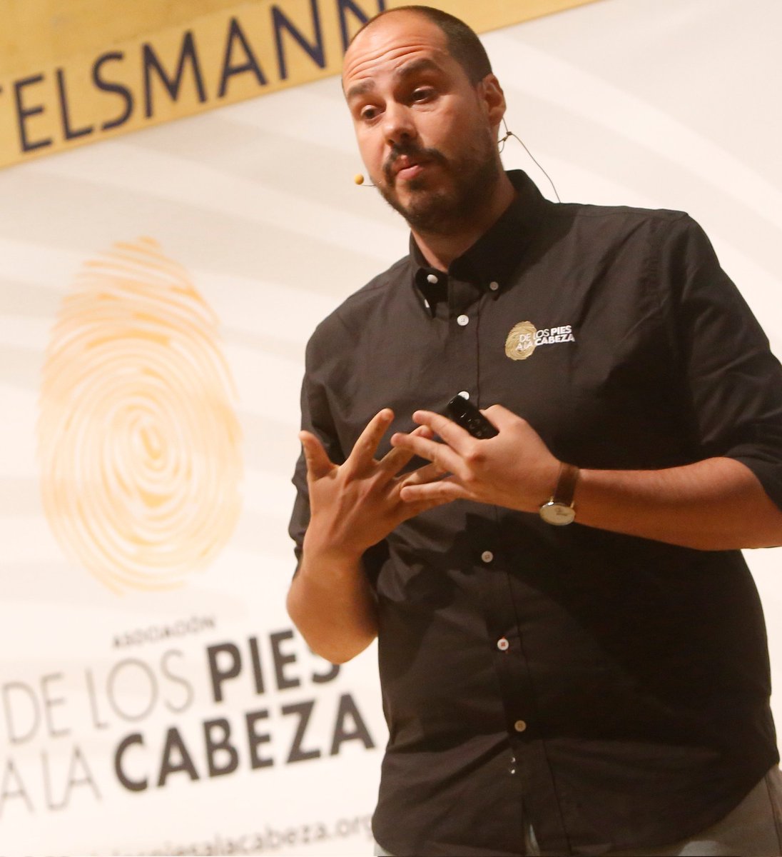 🐾 TESTIMONIOS #DelosPiesalaCabeza

🧙‍♂️ Muchísimas GRACIAS a nuestro querido y admirado amigo <a href="/APampliega/">Antonio Pampliega</a> por participar en nuestro evento multi #conferencia de Madrid de hace ya unos años y por recomendarnos con tanto cariño 🤗

✅ delospiesalacabeza.org 👈👀

#Conferenciante 💯