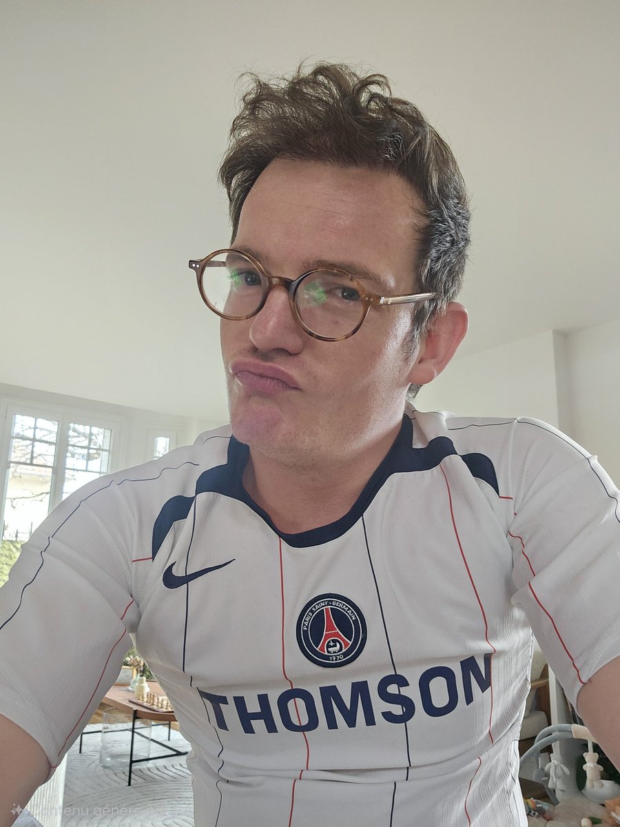 PierreCazeneuve's tweet image. Si vous pensez une seule seconde que j'aurais filé ma téloche, même au Président de la République, pour regarder un match de @OM_Officiel, vous vous foutez le doigt dans l'œil... #AllezPaname