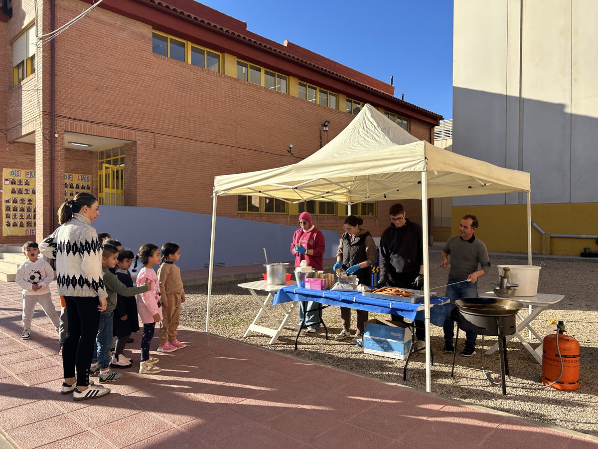 Como cada año celebramos a nuestro patrón, San Antón, con churros y chocolate‼️