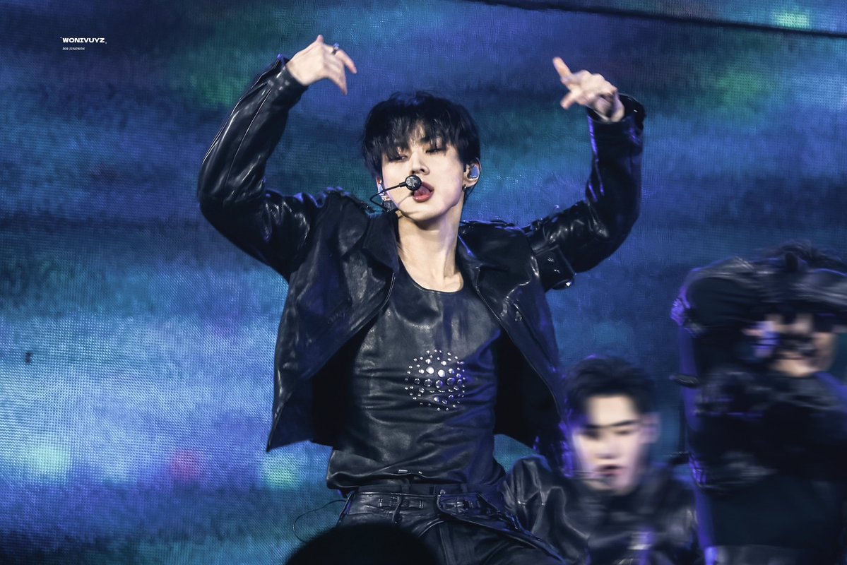 jungwonfeeds's tweet image. WTF