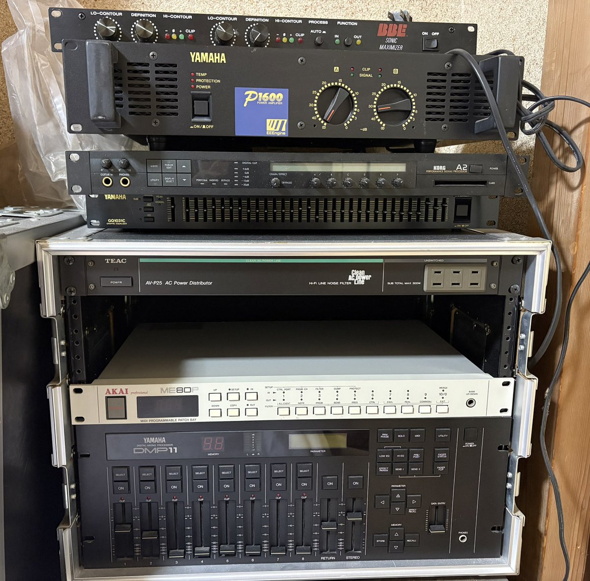 以前、勢いで購入したこれらの周辺機器をどうしようか検討中。