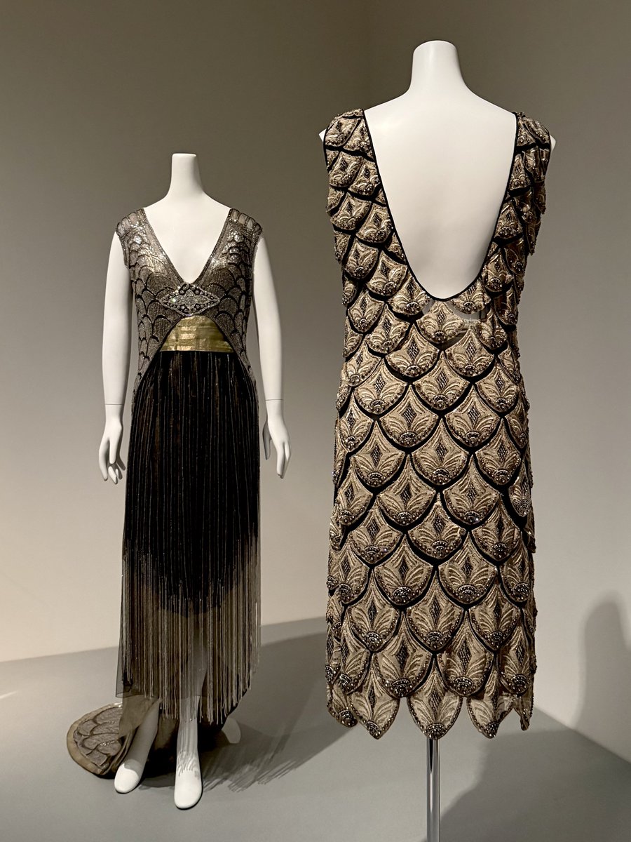 ysk_daitaiok's tweet image. 手前のドレスを着てSithter観たい