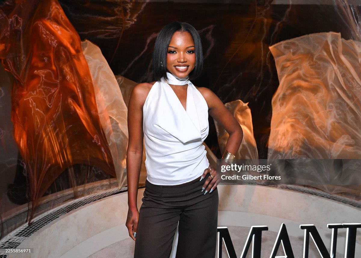 totaltauruss's tweet image. 📸 | Chelley at The Armani Beauty Luminous Lounge last night in California