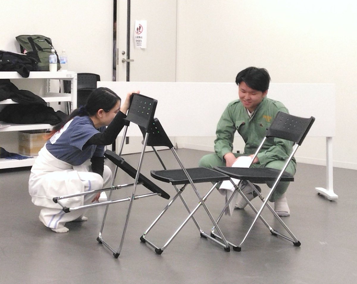 【稽古日誌 vol.4】
段々と舞台が形になってきました。
その場のリアルな反応や心情を大切に、試行錯誤しながら稽古中。
受け取り方ひとつでガラッと変わるのも、演劇の楽しさですね！

 #月に吠える街 #稽古日誌