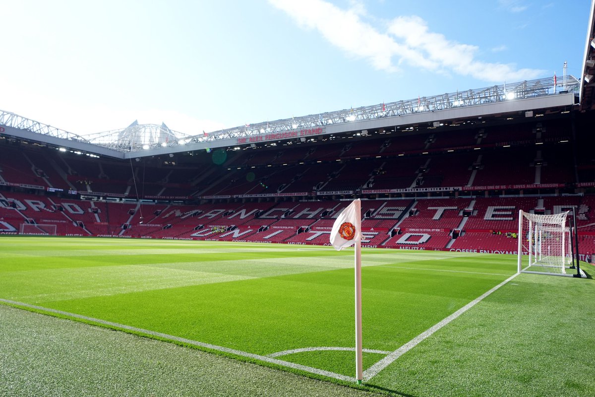 mufcMPB's tweet image. 🚨🚨👀 BREAKING:

Manchester United have held talks with a “SECRET MIDFIELDER” in the last 24 hours. It would be for a LOAN until the end of the season. He has Premier League experience and is currently playing outside of England. #MUFC [@JacobsBen via The Football Terrace YT]
