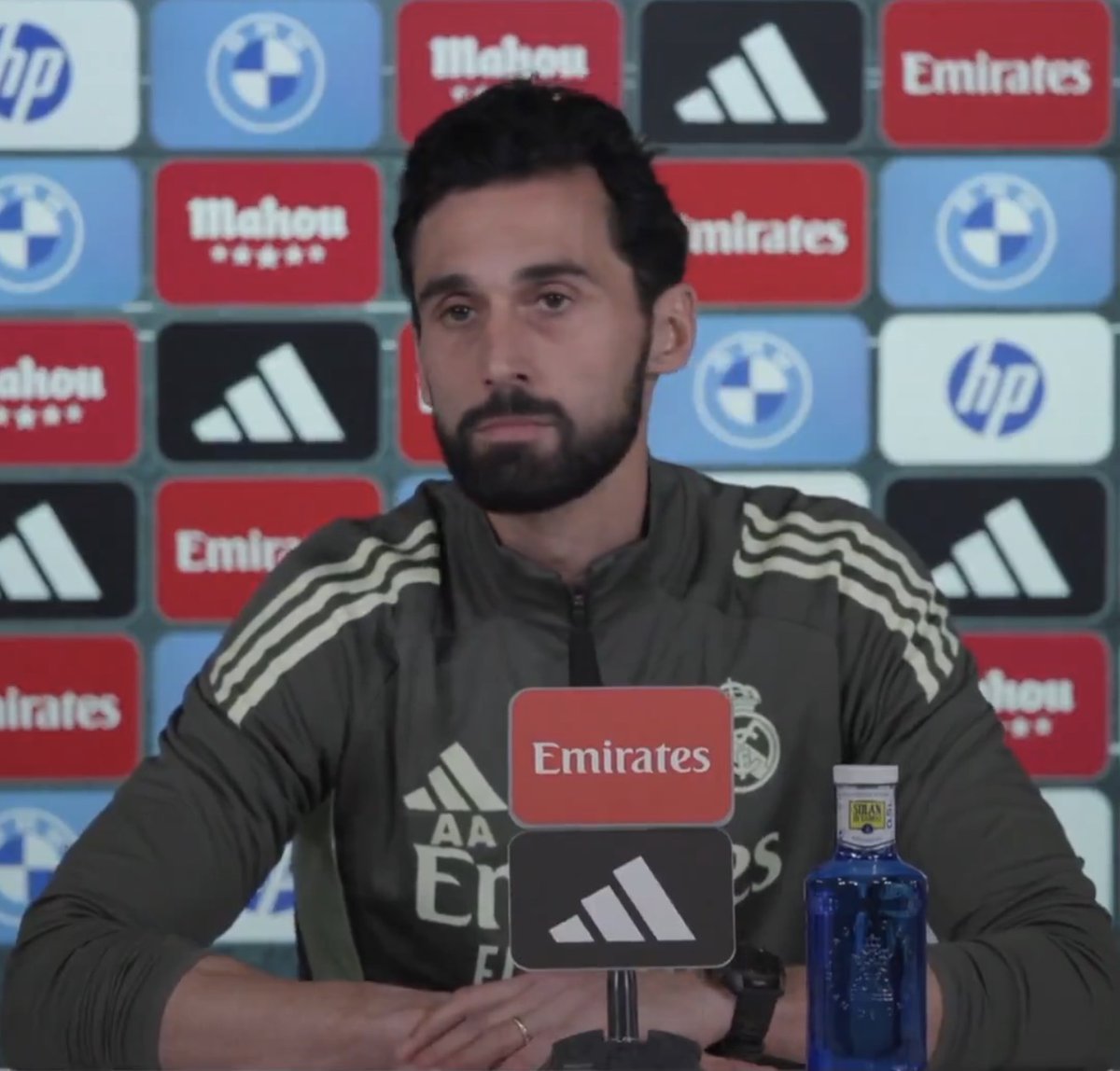 MadridUniversal's tweet image. 🚨 Arbeloa: "Jude Bellingham's role under me?"

"We trained together for a few days, and you can see up close the quality of player he is. He should be another leader in this team."

"I always prefer players who have speed and movement, and he has the ability to create and build…