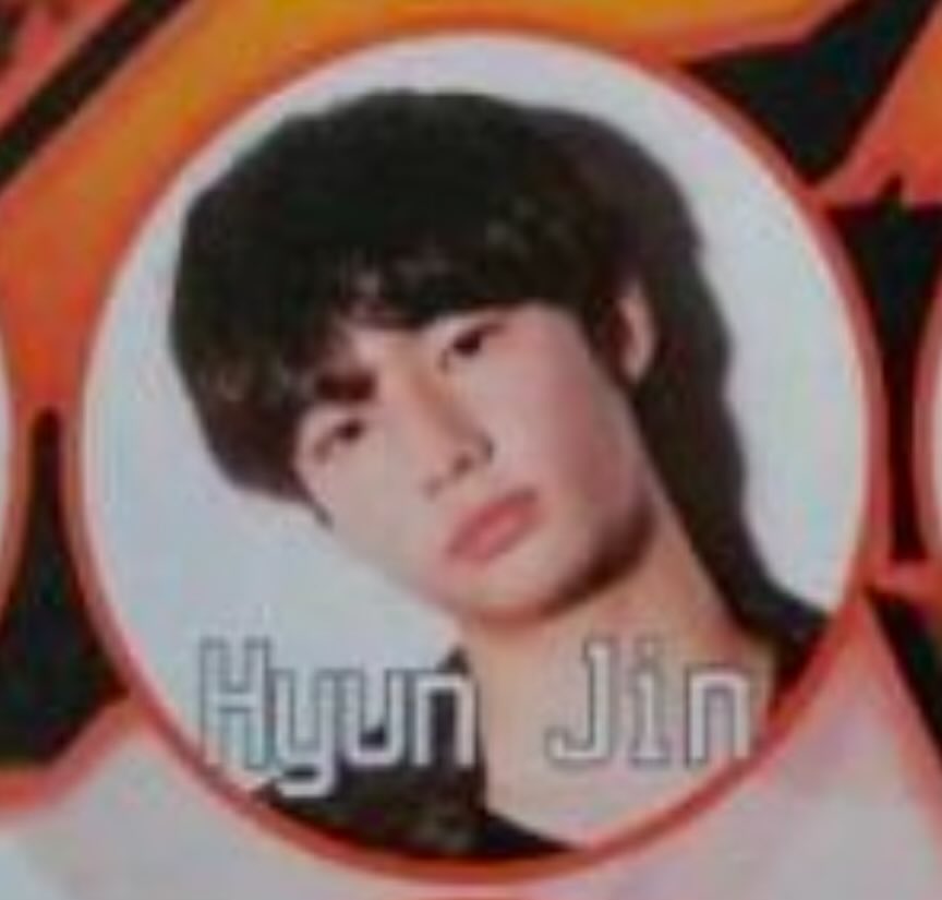 lineofcinder's tweet image. It’s incredible how hyunjin looks like that at 16… no wonder that jype employee saw such a handsome boy shopping with his mom and thought wait- I can make you a STAR