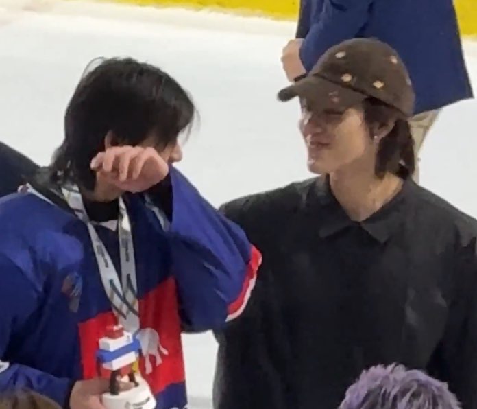 mechonani's tweet image. พี่นิน้องคินซัพพอร์ตกันน่ารักมากๆ ผลักกันเลี้ยงสุดๆ แฟนคอนน้องคินก็หอบตุ๊กตาสีชมพูมาให้ พี่นานิไปหาวันรับปริญญา ไปเชียร์น้องแข่งกีฬา เฮียนานิน้องคินสายซัพทั้งคู่เลย น่ารักมาก🥺